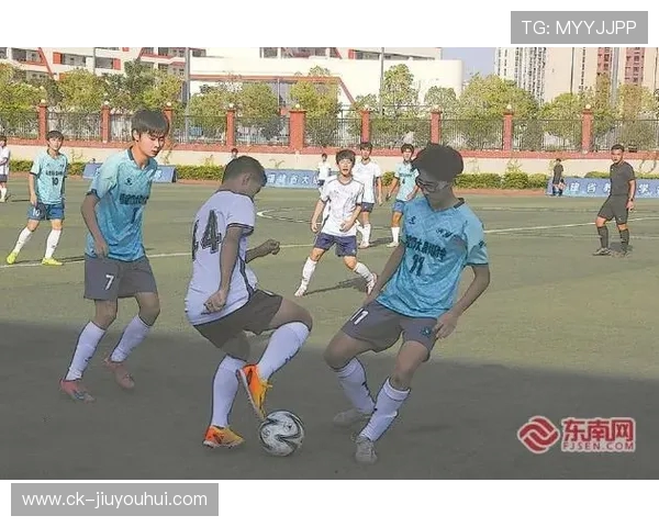 云大附中足球老师引领校园足球热潮 助力学生全面发展